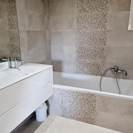 Nest With Private Pool בית נופש לה קאנה